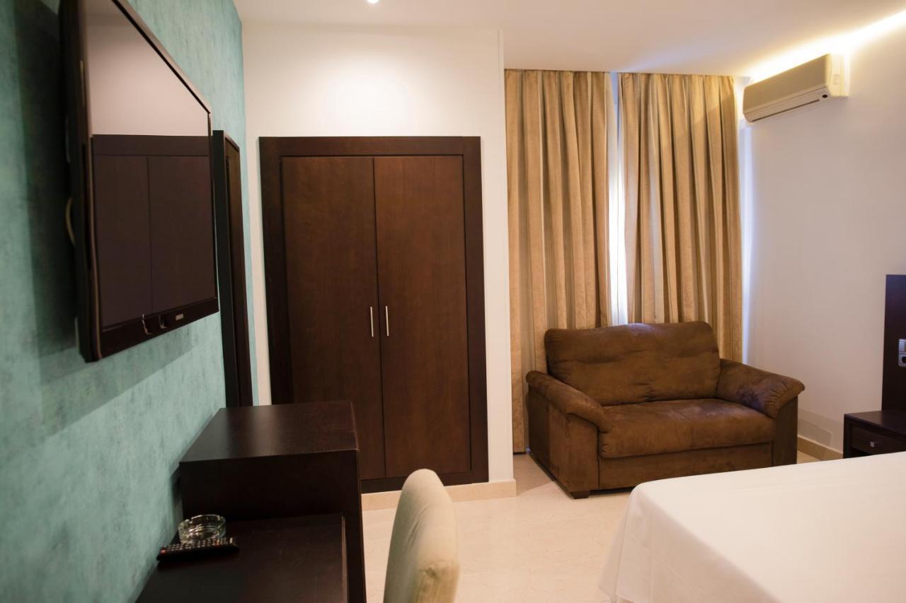 Hotel El Meson Торріхос Екстер'єр фото